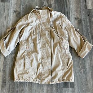 American Rags Cie Khaki 3/4 Sleeve light weight parka style Jacket, size medium